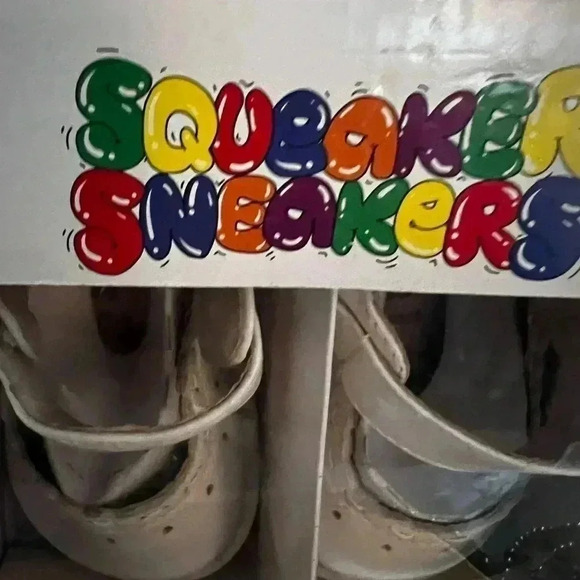 SQUEAKER SNEAKERS WHITE MARY JANE STYLE SHOES SIZE 9 NIB - Picture 5 of 6